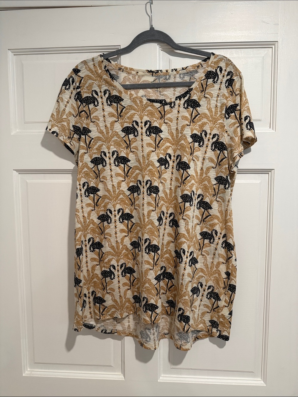 Like New! Lilly Pulitzer Beige Tee with Black Flamingo and Palm Print